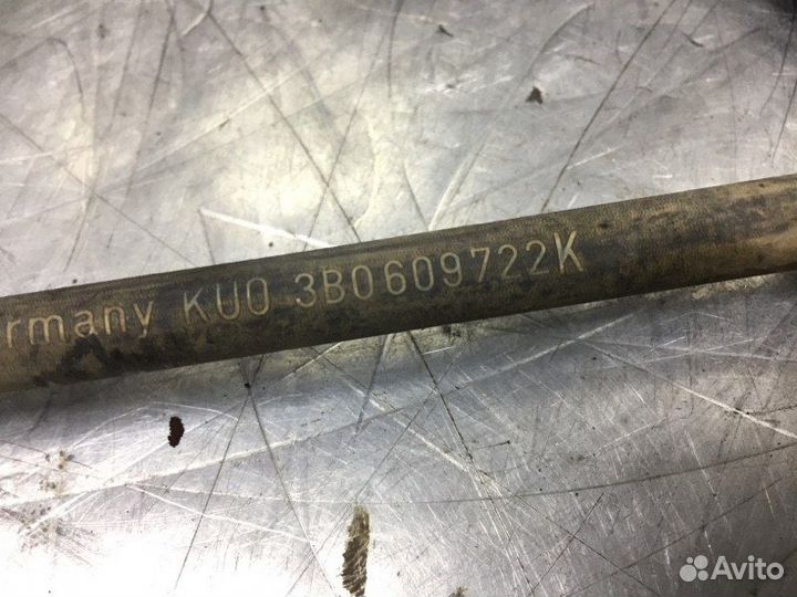 Трос стояночного тормоза правый Volkswagen Passat