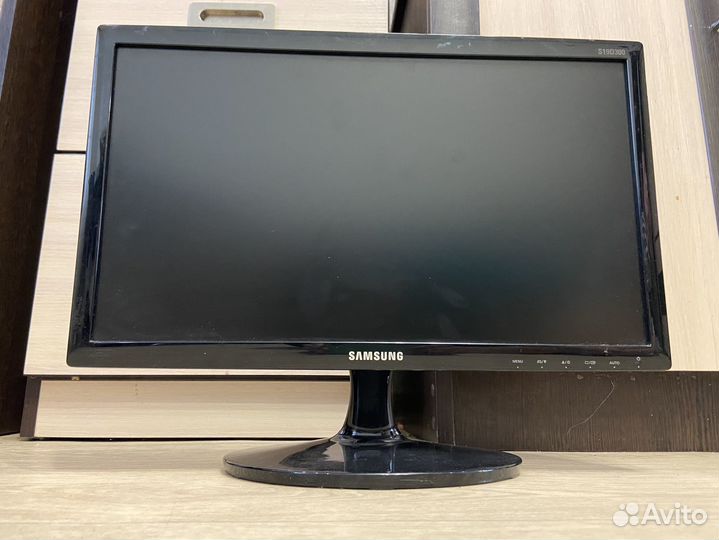 Монитор Samsung S19D300NY 18