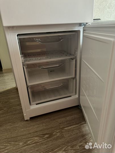 Холодильник Indesit DS 320 W белый новый