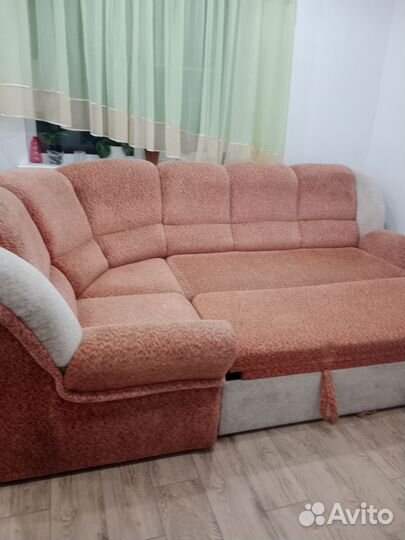 Большой угловой диван