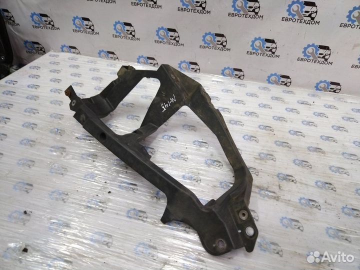 Кронштейн фар передний правый Mitsubishi Colt Z30