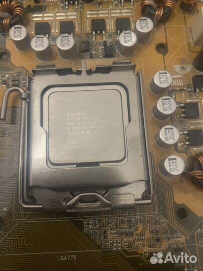 Две материнских платы с процессорами и видеокарта