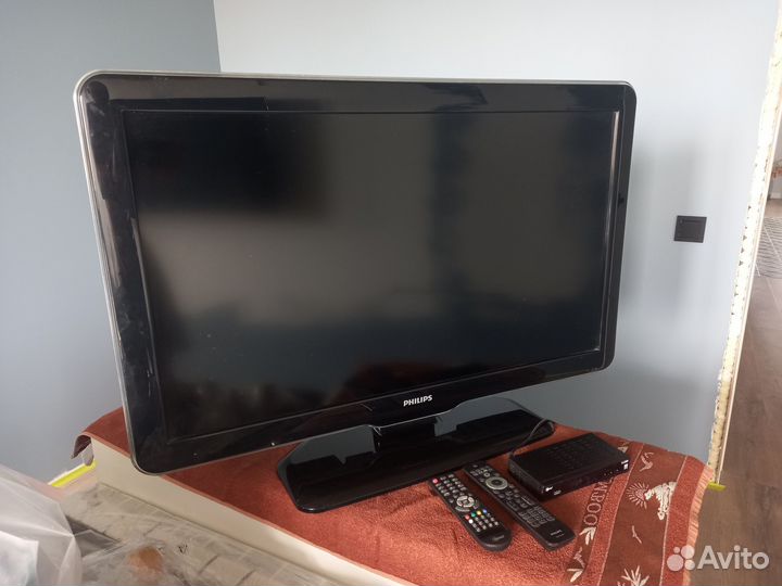 Телевизор philips 37д.+кронштейн+TV-приставка
