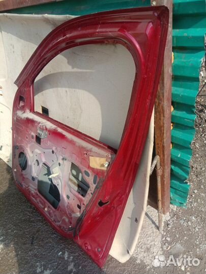 Дверь передняя правая Renault Sandero K7J710 2014