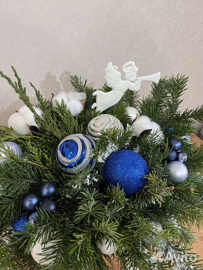 Новогодняя композиция из хвои