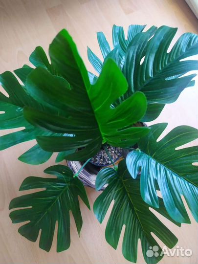 Искусственные цветы в горшках