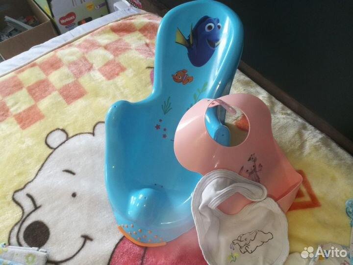 Горка для купания и нагрудник