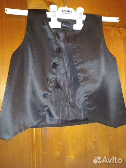 Жилетка для мальчика много разные
