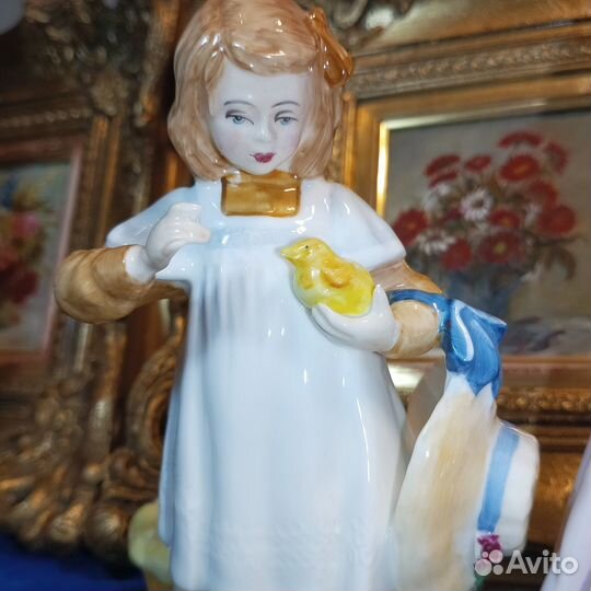 Royal Doulton.Время кормления.Вера.Статуэтка