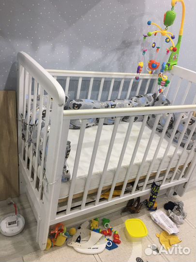 Детская кровать с продольным маятником