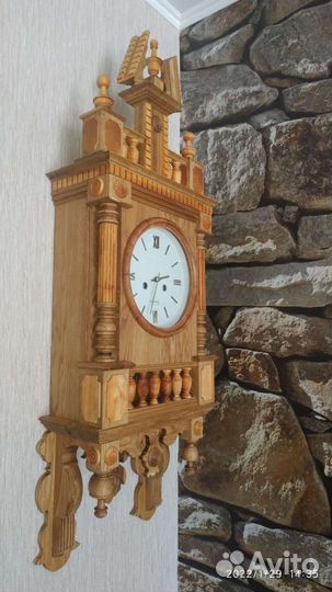 Старинные настенные часы. Изделия из дуба