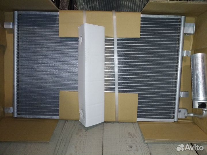 Радиатор кондиционера qashqai