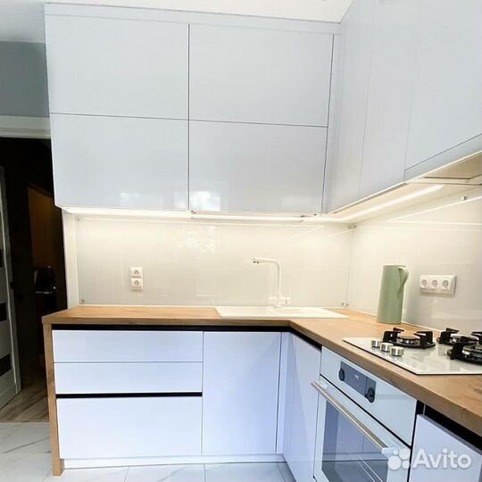 Угловая кухня на заказ. Фабрика в Москве