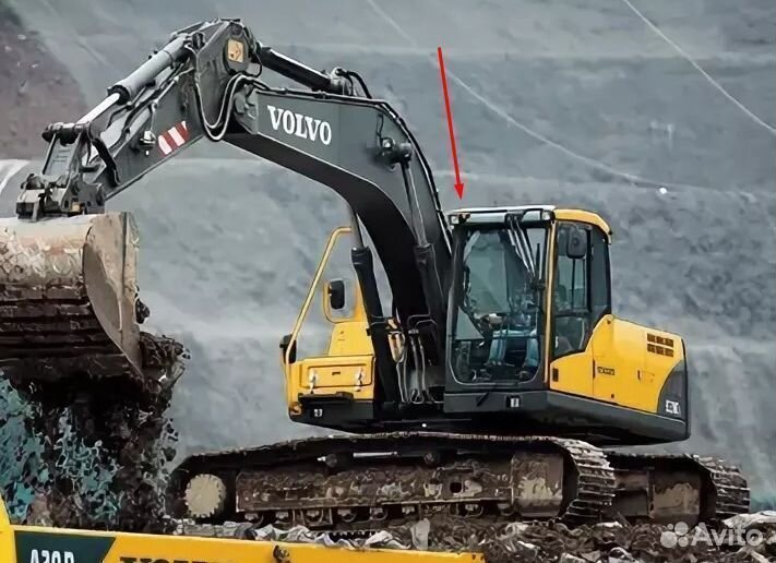 Стекло правое у стрелы на экскаватор Volvo EC 220