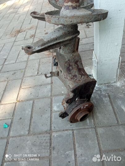 Кулаки поворотные с амортизаторами от Ауди 100 с-3