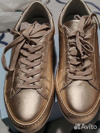 Кроссовки женские