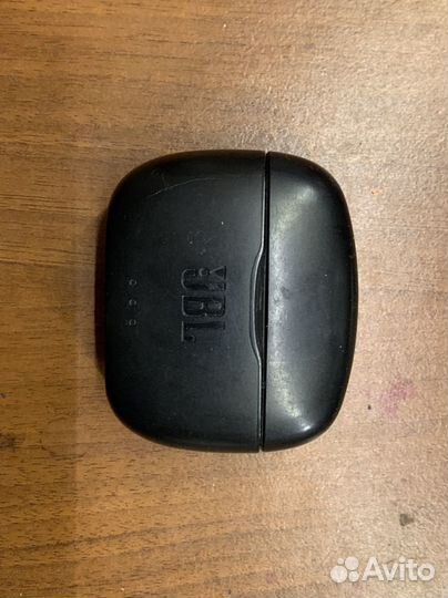 Беспроводные наушники JBL tune 215 tws неисправные
