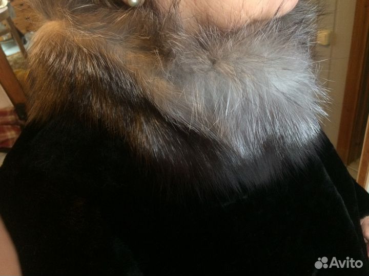Шуба мутон воротник песец длинная