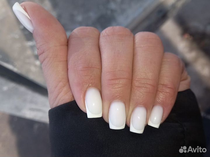 Модель на маникюр