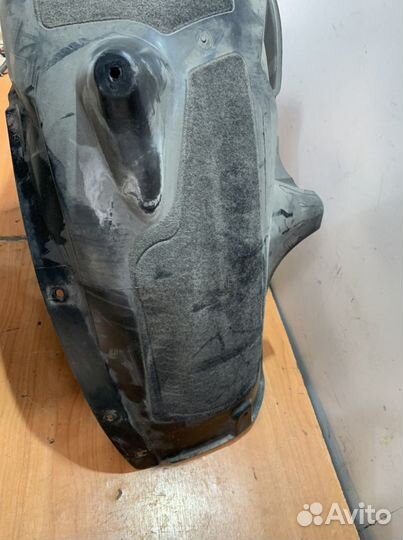 Подкрылок задний левый сток бампер Bmw e60