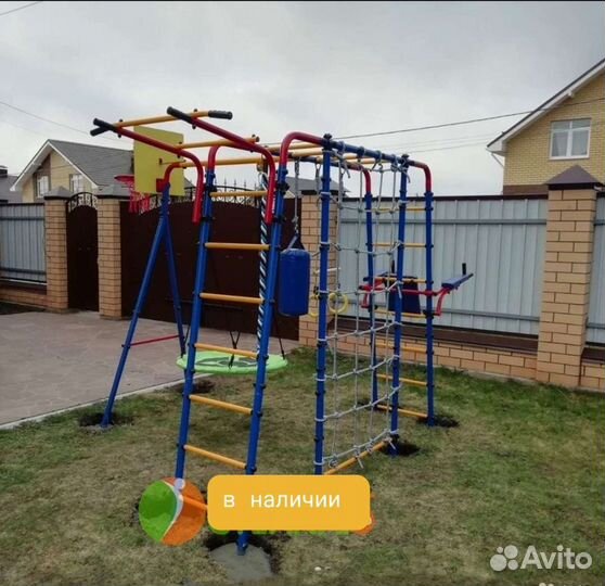 Уличный детский спортивный комплекс