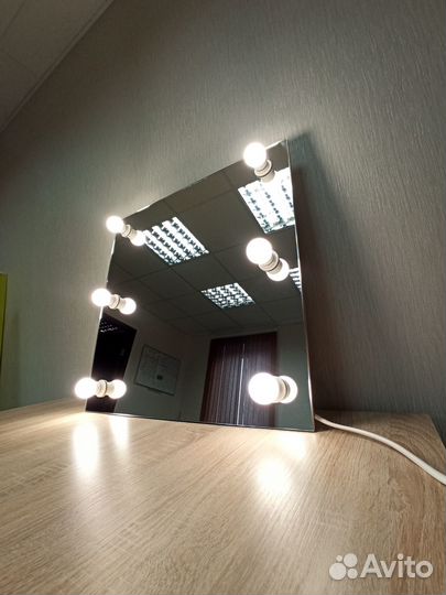 Зеркало гримерное с лампочками