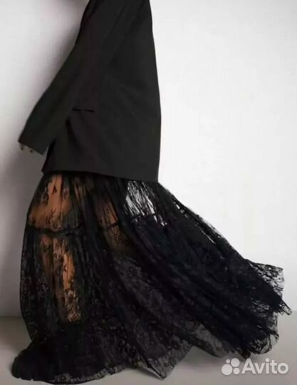 Трендовая юбка из гипюра