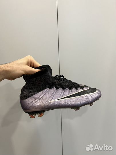 Футбольные бутсы Nike Mercurial