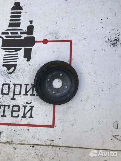 Шкив водяного насоса (помпы) Nissan Pathfinder