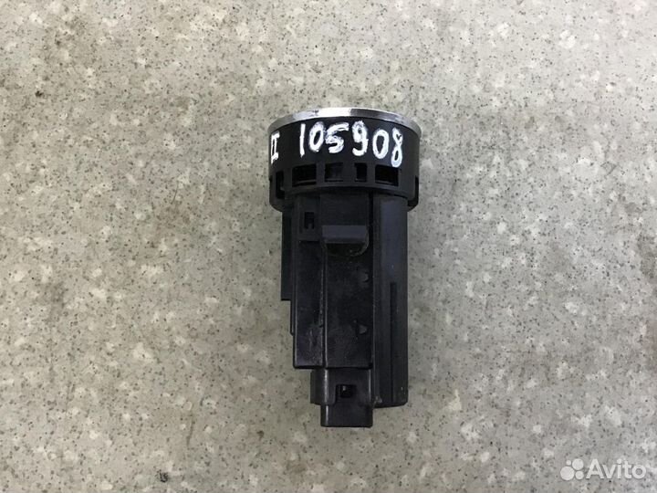 Кнопка запуска двигателя Toyota Highlander II 2007