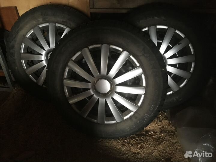 Bridgestone Ice Cruiser 7000 215/60 R16 90T