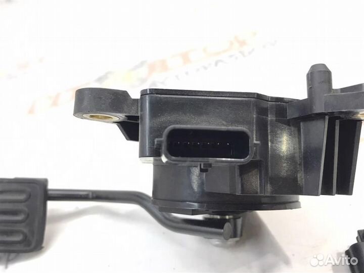 Педаль газа Nissan Qashqai (J10) 2006 - 2010