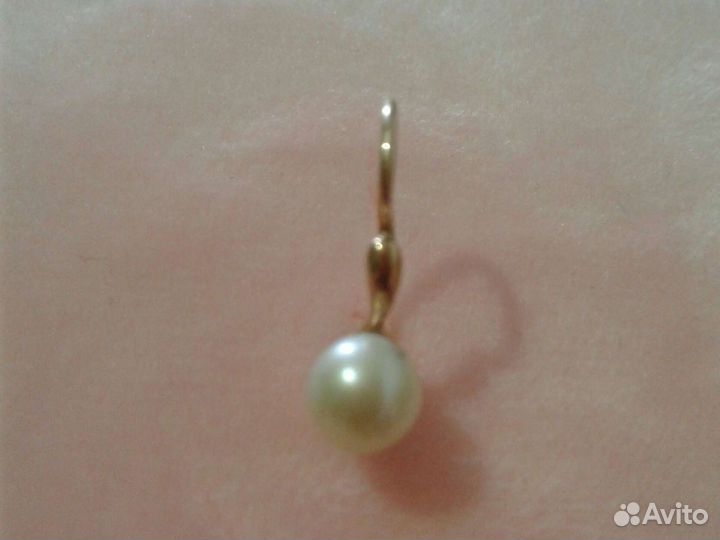 Серьга золотая одна