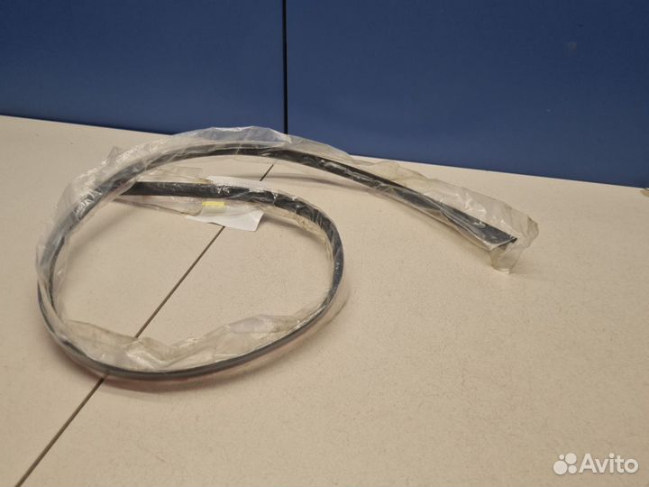 Молдинг лобового стекла Toyota Camry V70 2017