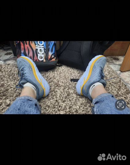 Кроссовки hoka