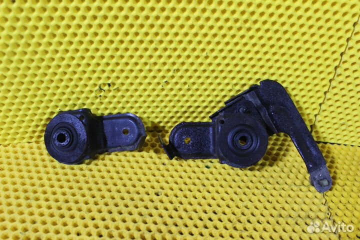 Кронштейн радиатора Nissan X-Trail T30