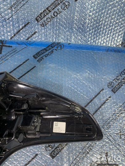 Фонарь задний левый Toyota Rav4 XA40 2015