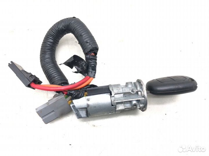 Замок зажигания Opel Vivaro 2.0 cdti 2007