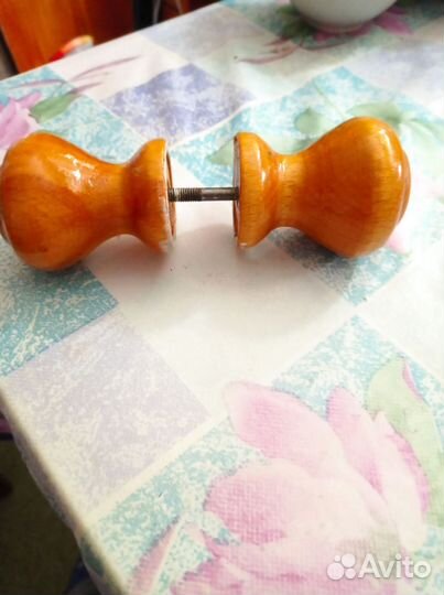 Дверная ручка деревянная