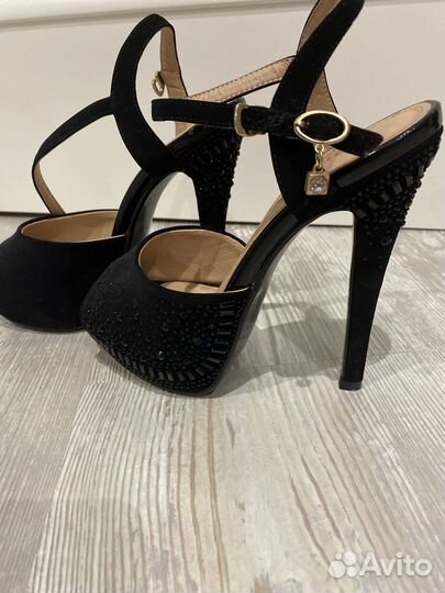 Туфли со стразами 36