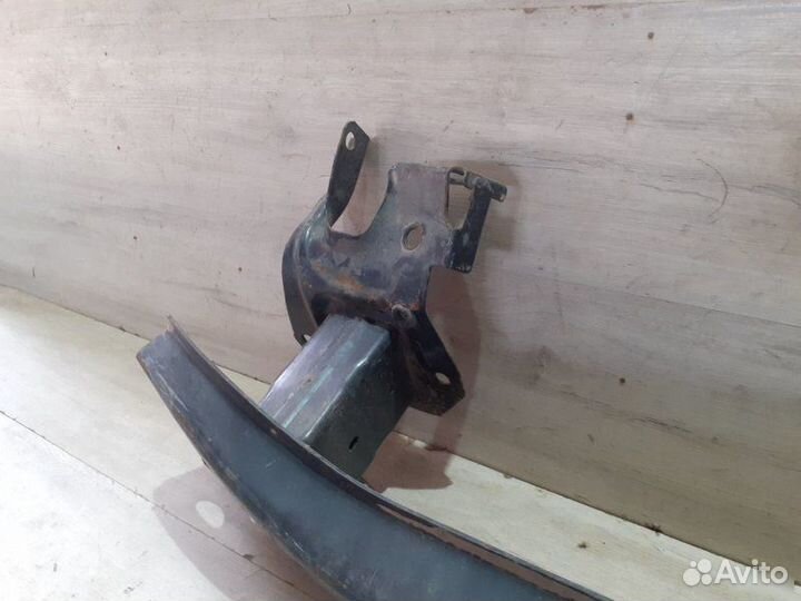 Усилитель переднего бампера Volkswagen