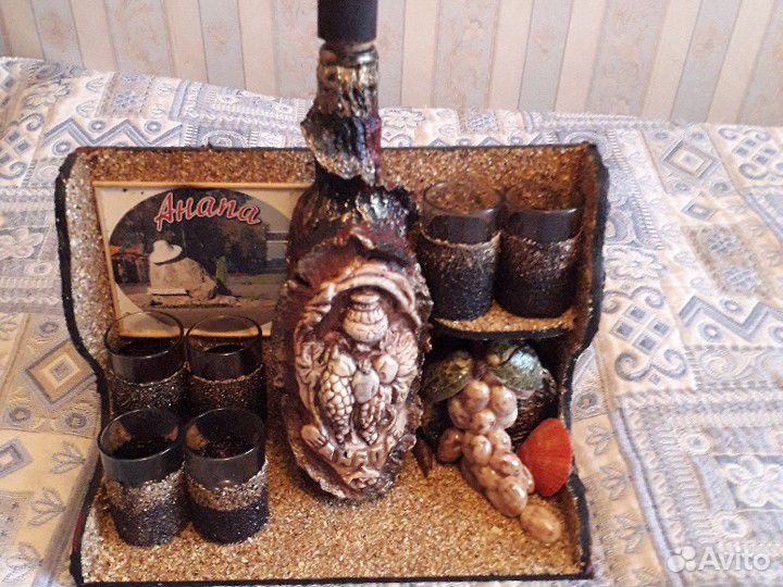 Бутылка и 6 стопок