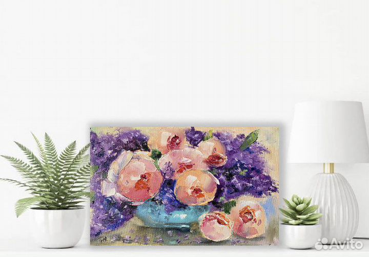Красивая картина с пионами на холсте