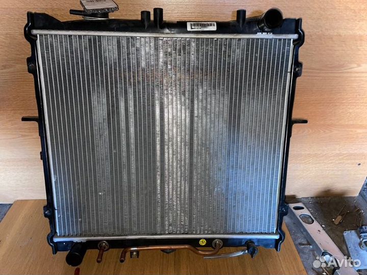 Радиатор охлаждения двигателя Kia Sportage 1