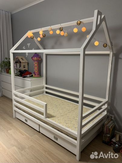 Детская кровать домик с матрасом