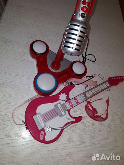 Развивающие игрушки ELC Электронная гитара микрофо