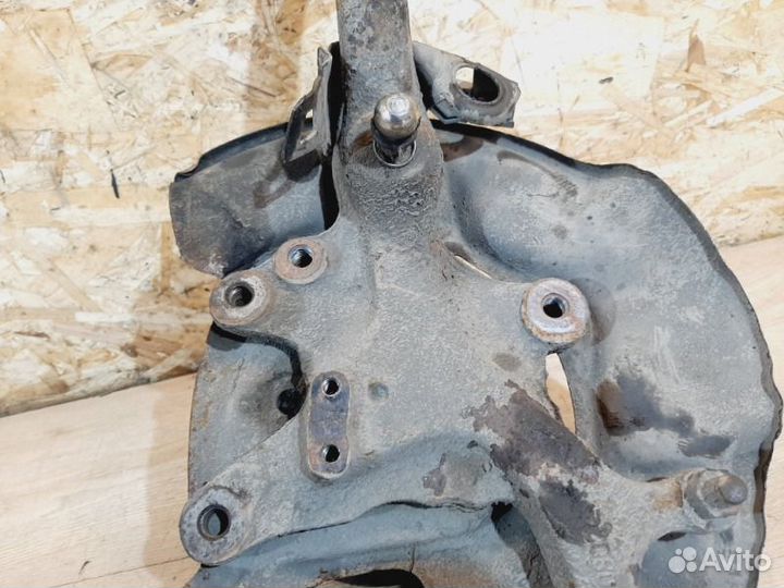 Кулак поворотный передний правый Mercedes-Benz