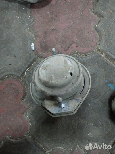 Подушка двигателя правая Bmw 7 Series E65 4.4L