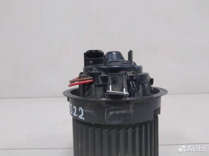Моторчик отопителя Renault Logan 2 2014