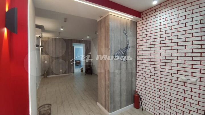 2-к. квартира, 70 м², 1/10 эт.